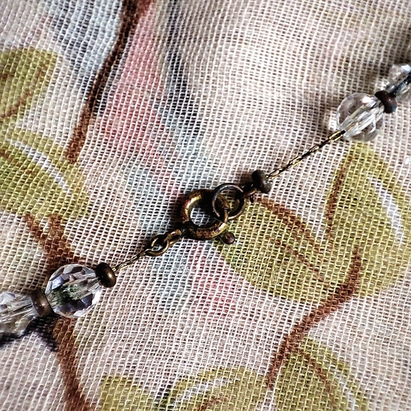 Heavily Faceted Vintage Clear Crystal Single Strand Necklace Strung on a Chain - Picture 7 of 13